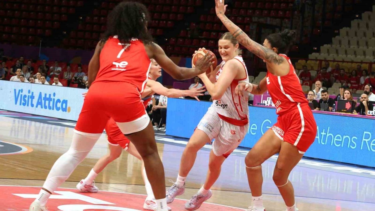A Milli Kadın Basketbol Takımı, Avrupa Şampiyonası’ndaki ilk galibiyetini aldı