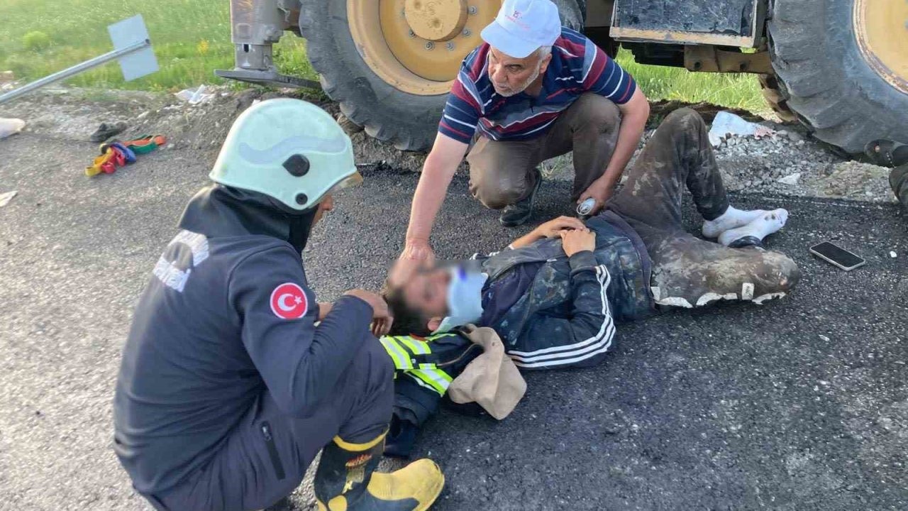 İş makinesi yemek molasındaki işçilerin arasına daldı