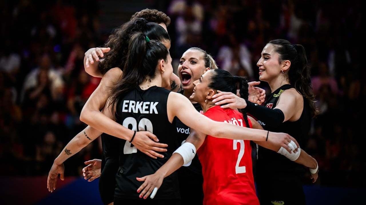 Bakan Bak’tan Güney Kore’yi mağlup eden A Milli Kadın Voleybol Takımı’na tebrik