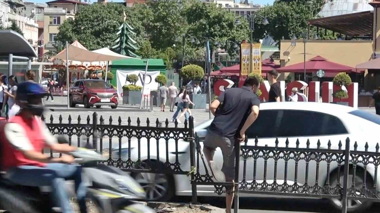 Samsun’da yayaların ölümle dansı: Geçit yerine bariyerden atlıyorlar