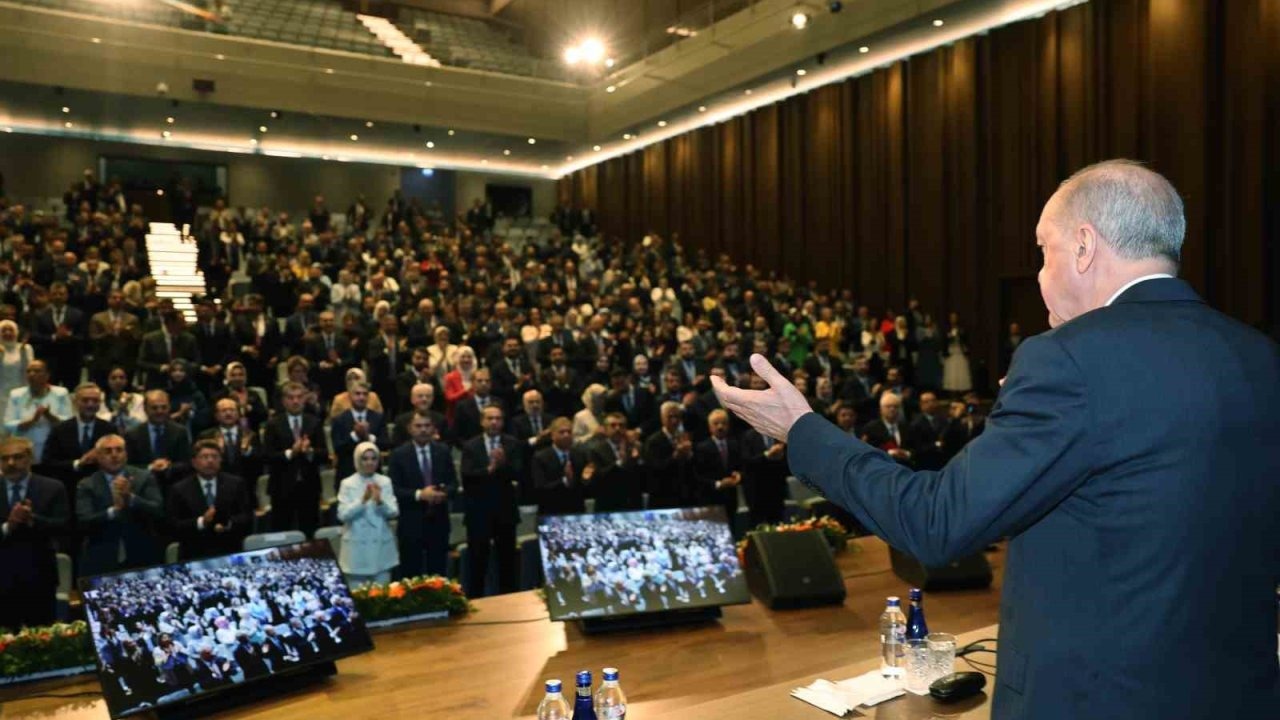 Cumhurbaşkanı Erdoğan: "Resulullah Efendimize ve diğer peygamberlerimize küstahlık edenler bunun hesabını hukuk önünde vereceklerdir, biz bunun takipçisi olacağız"