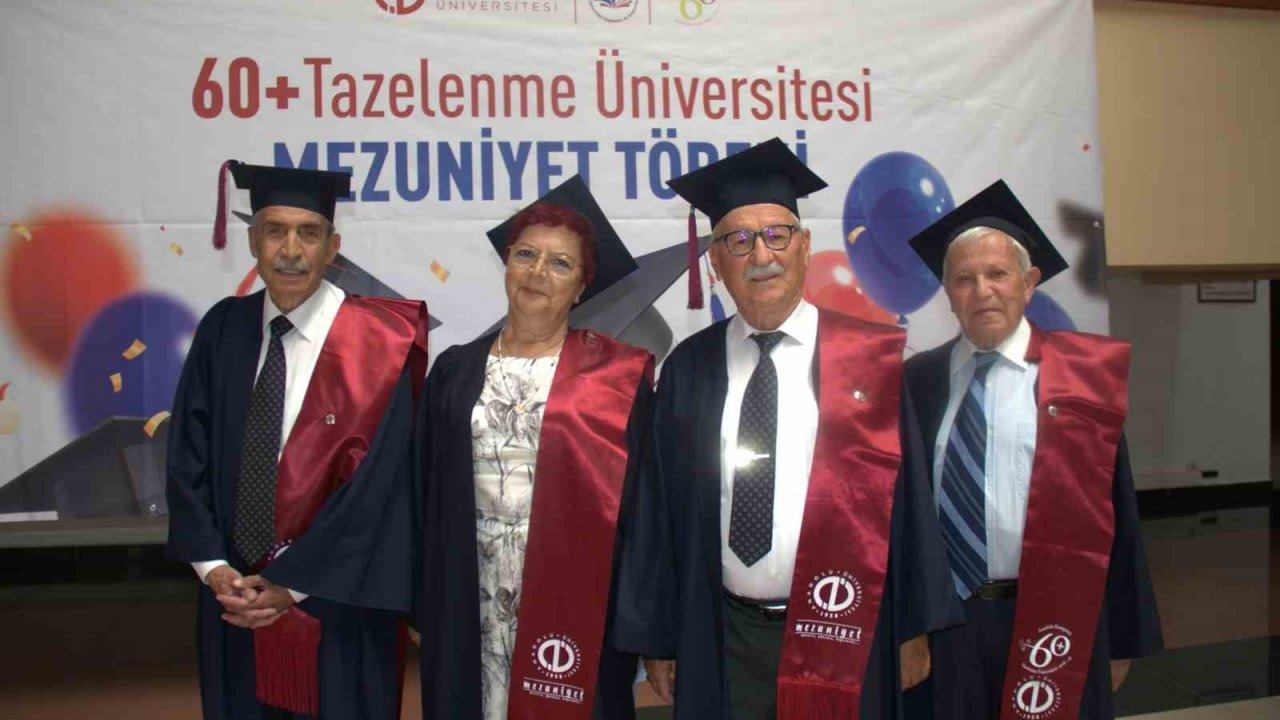 Kıbrıs gazileri 72 yaşında üniversiteyi bitirip kep attılar