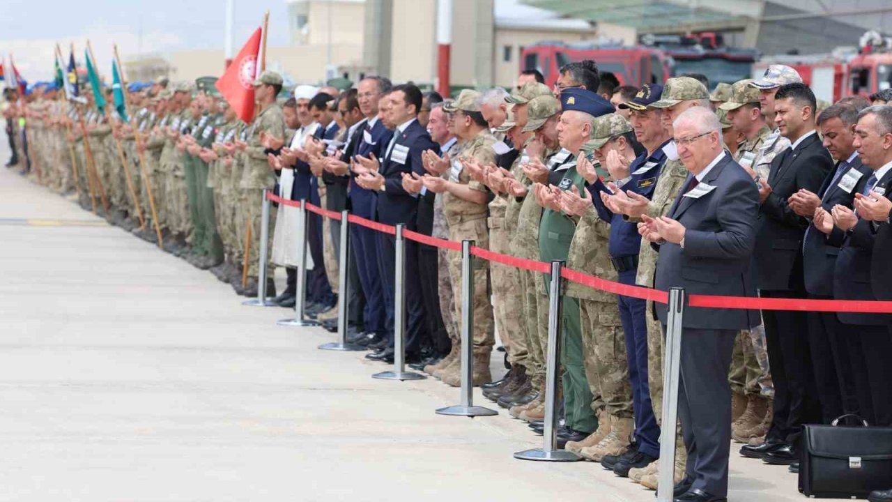 Pençe-Kilit Harekatı bölgesinde metan gazından etkilenerek şehit olan askerlerin naaşları törenle memleketlerine uğurlandı