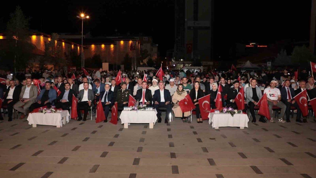 Bayburt’ta demokrasi zaferi kutlandı