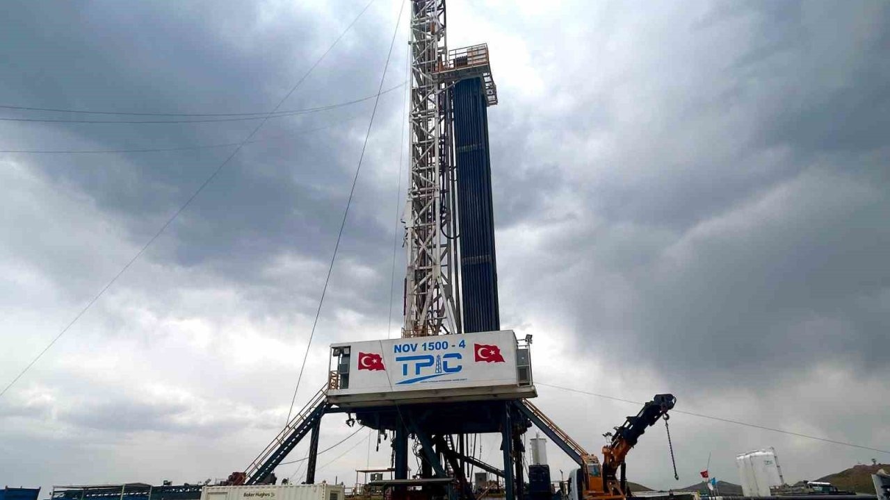 Kato Dağı’nda petrol heyecanı: 2 bin 800 metreye inildi