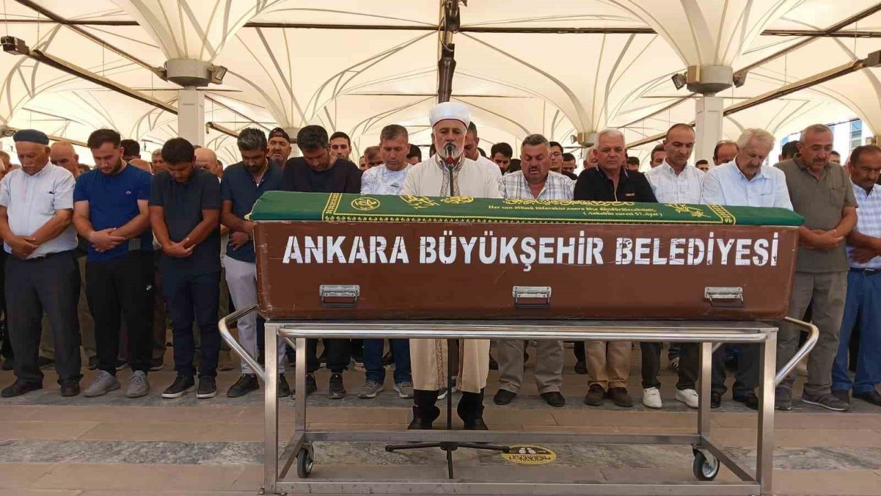 İş görüşmesine giderken trafik kazasında hayatını kaybeden mühendis son yolculuğuna uğurlandı
