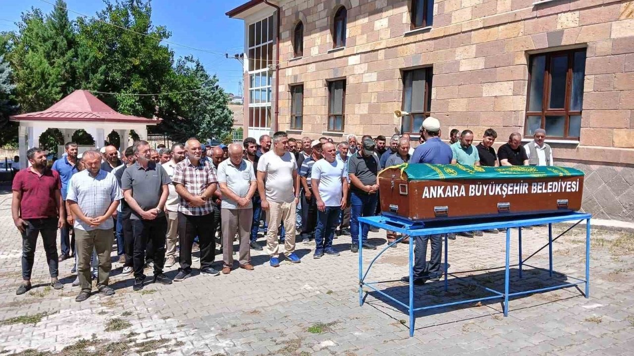 Gölde boğulan kuzenini kurtarmaya çalışırken vefat eden adam son yolcuğuna uğurlandı