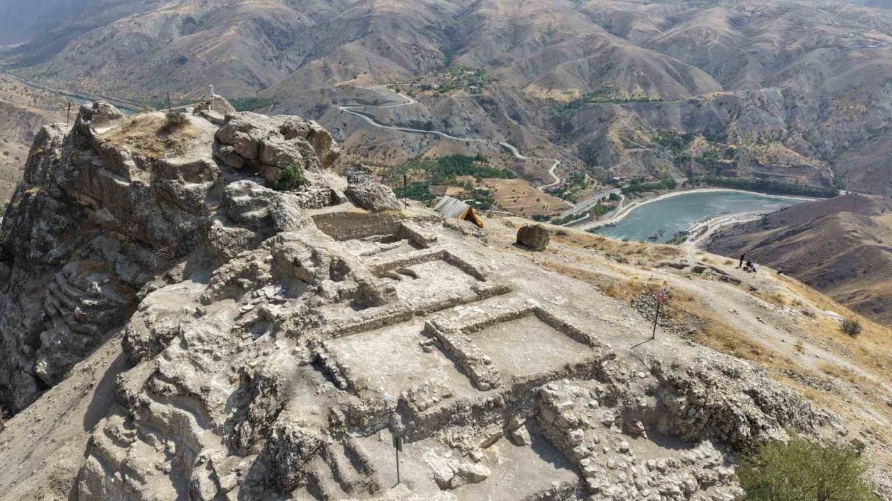 Geçmişi 3 bin yıllık tarihi kalede Osmanlı’ya ait karakol ortaya çıktı