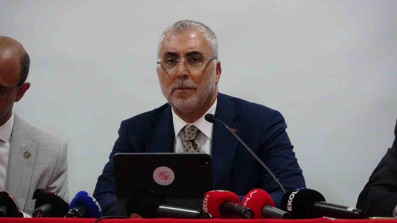 Bakan Işıkhan: "20 çeyrektir kesintisiz büyüme başarımızı sürdürdük"