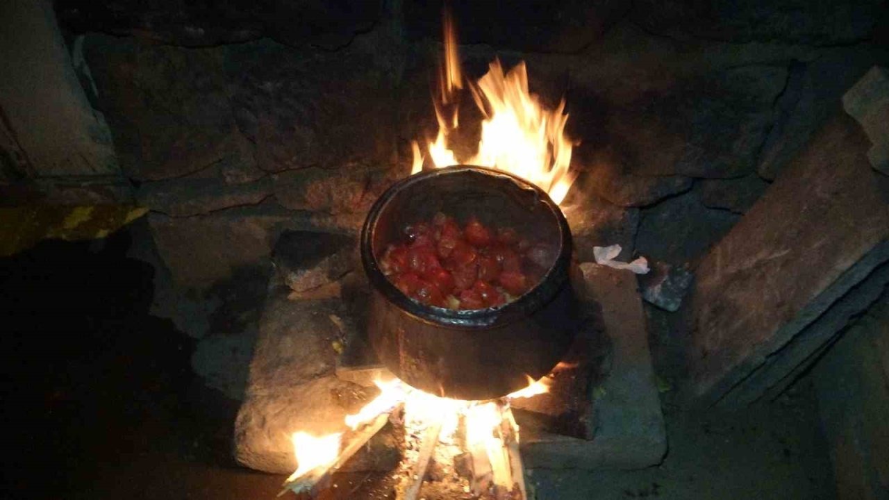 Ev salçası hazırlıkları hız kazandı