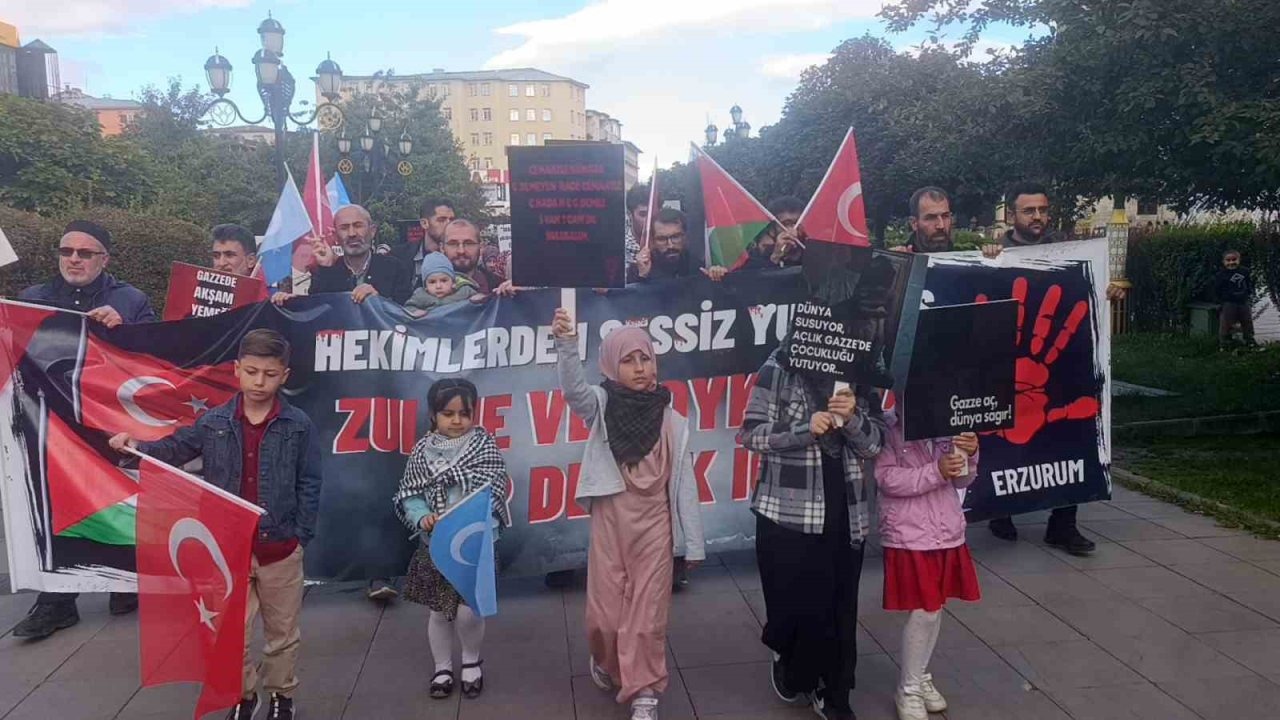 Sağlık çalışanları Gazze için yürüdü