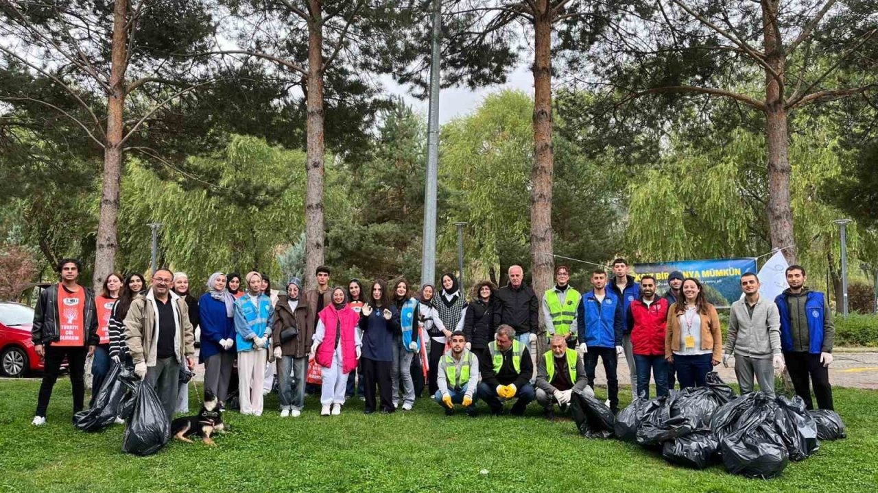 Yenişehir Parkı’nda çevre temizliği