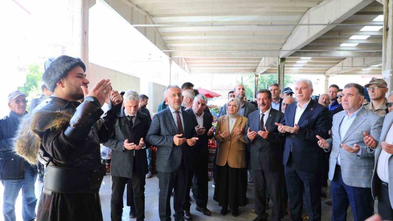 Bayburt’ta Ahilik Haftası kutlamaları kapsamında pazar yeri dualarla açıldı