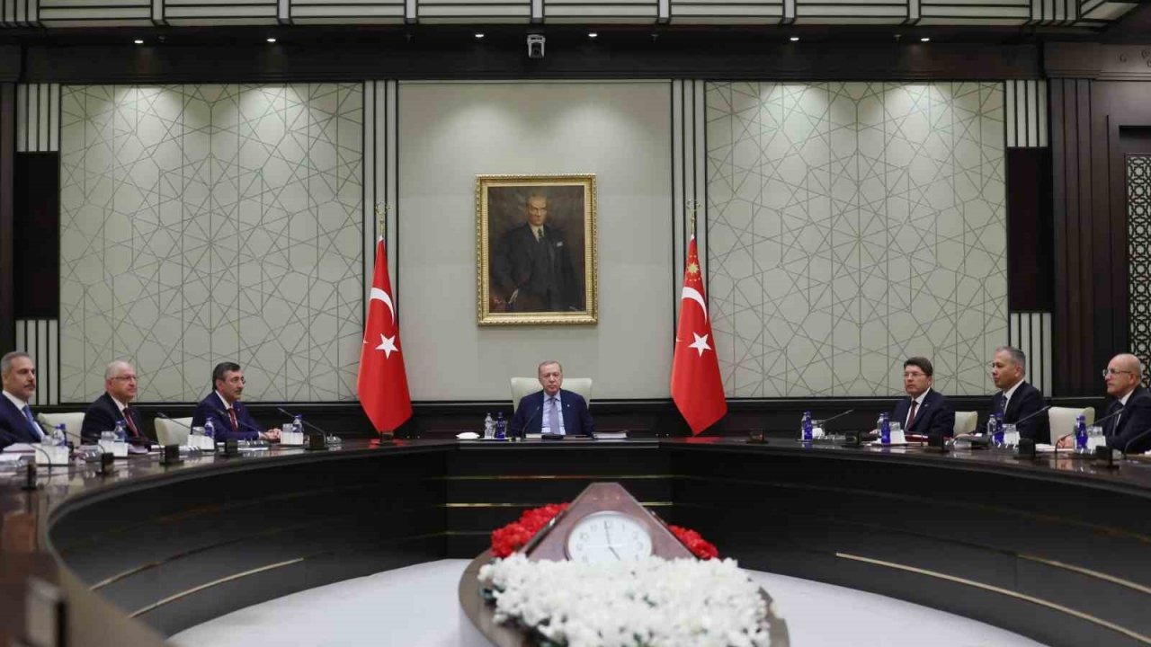 Cumhurbaşkanı Recep Tayyip Erdoğan başkanlığındaki Milli Güvenlik Kurulu (MGK), Cumhurbaşkanlığı Külliyesi’nde  toplandı.