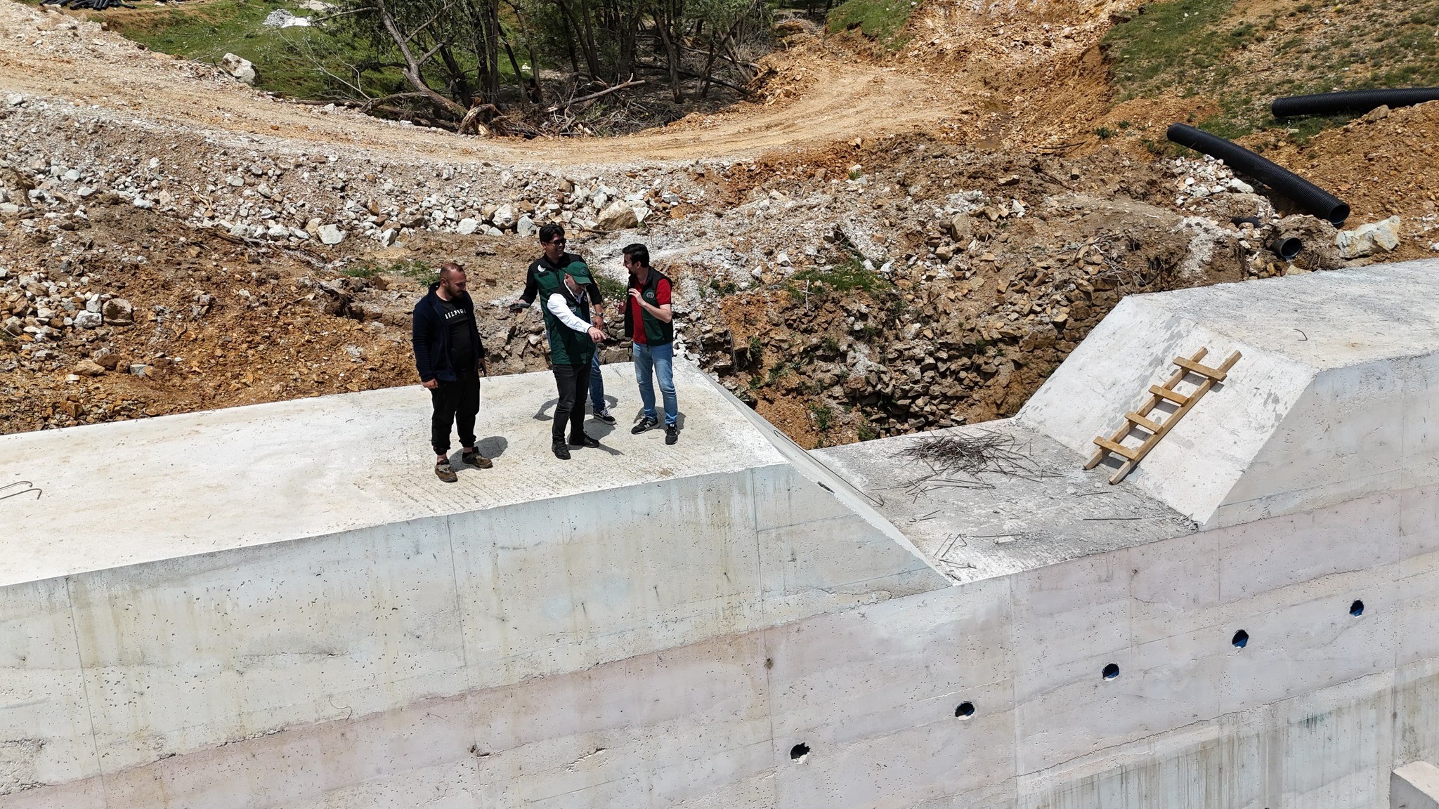 Yukarı Dikmetaş köyünde taşkın kontrol inşaatı sürüyor