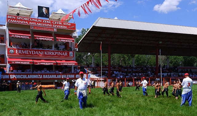 663. Tarihi Kırkpınar Yağlı Güreşleri'nin ikinci gün müsabakaları başladı