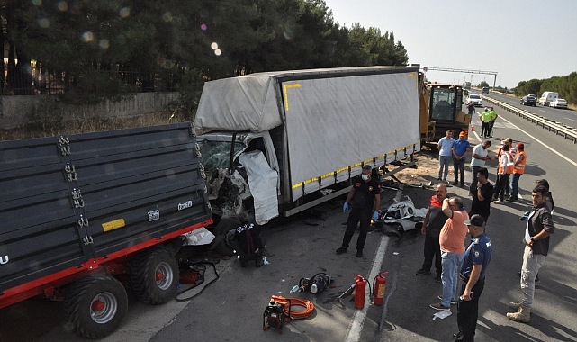 Kamyonet, buğday yüklü römorka arkadan çarptı: 3 ölü, 1 yaralı