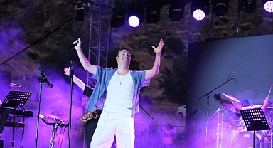 Oğuzhan Koç, Sivrihisar'da unutulmaz bir konser verdi