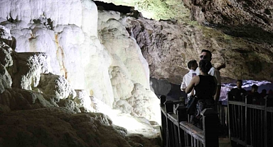 Yerin altındaki Pamukkale ’Kaklık Mağarası’ bayram tatilinde 6 bin ziyaretçiyi ağırladı