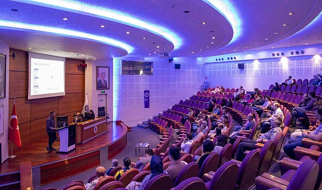 Atatürk Üniversitesi'nde yapay zekâ ile yenilikçi yaklaşımlar konuşuldu
