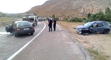 Bayburt'ta trafik kazası; 1 ölü 2 yaralı
