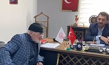 Huzurevi'nin yanık sesli Semiz dedesi