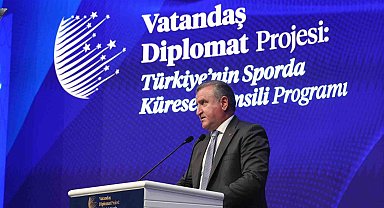 Bakan Bak: "Ülke, dünya, hak, hukukla ilgili konuları spor ile güzel bir şekilde ifade ediyorsunuz"