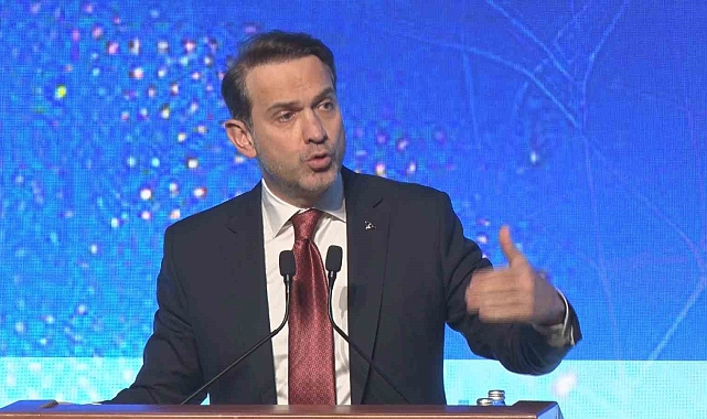 Bakan Bayraktar: "Yaklaşık 30 yıl içerisinde Türkiye'nin karbon nötr bir ekonomi olma hedefi var"