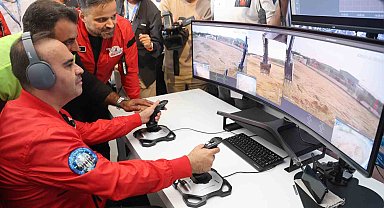 Bakan Kacır, 5G teknolojisi ile 800 kilometre uzaklıktaki ekskavatörü kumanda etti