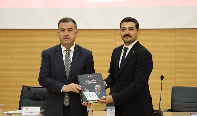 'Filistin Mücadelesinde Türkiye'nin Kamu Diplomasisi' konulu panel düzenledi