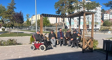 Güneşli havayı gören vatandaşlar parklara akın etti