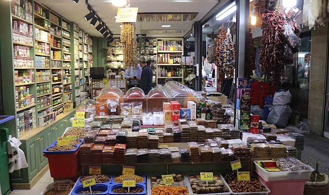 Havalar soğudu, vatandaş aktarların yolunu tuttu