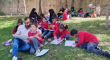 Anneler ve çocuklar birlikte resim yaptı