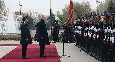 Cumhurbaşkanı Erdoğan, Kırgız mevkidaşı Caparov tarafından resmi törenle karşılandı