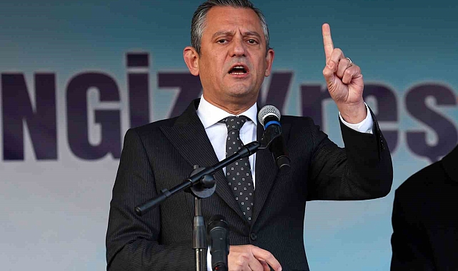 CHP lideri Özel: " O namaz bu namaz mı? Arada 13 yıl var"