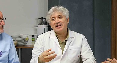 Dünyaca ünlü profesöre yapay zeka ile ürün tanıttırdılar