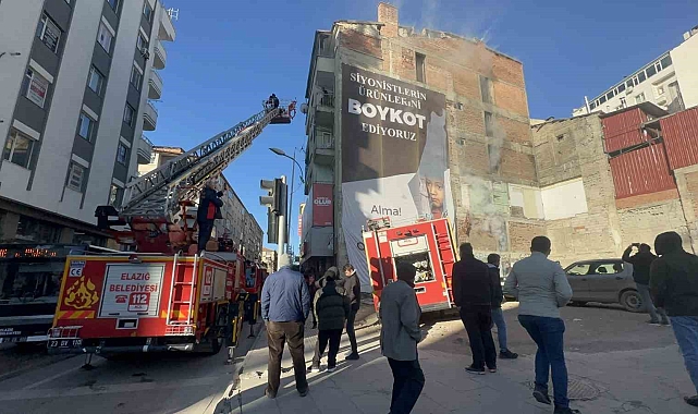 Elazığ'da korkutan yangın: Beyaz eşya deposu alevlere teslim oldu