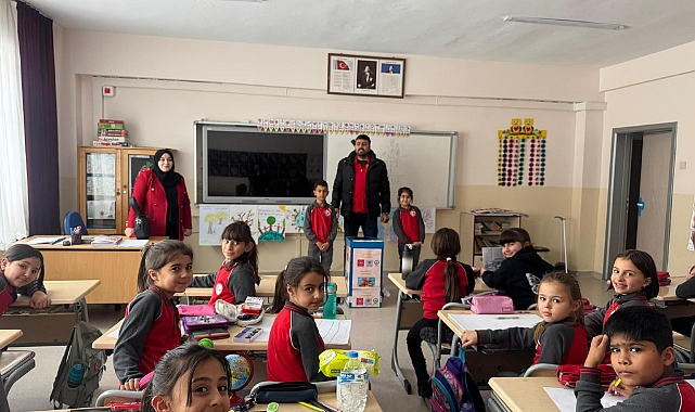 Öğrencilere oyuncak hediye edildi