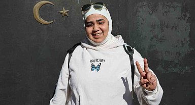 Türkiye'nin Şam Büyükelçiliğine gelen Suriyeli: "Türk vatandaşlığına başvuracağım"