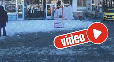 Vatandaşların kar temizleme mesaisi sürüyor