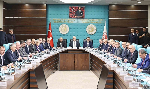 Bakan Bolat, Şimşek ve Yumaklı Ramazan ayı öncesi fahiş fiyatların önlenmesi adına Gıda Sektörü temsilcileriyle bir araya geldi