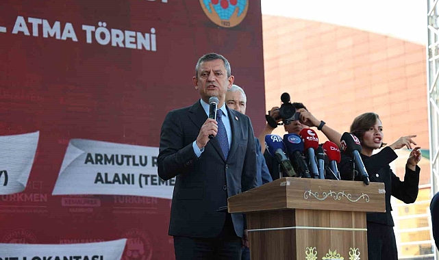 CHP Genel Başkanı Özel, İzmir'de iktidara kırmızı kart gösterdi