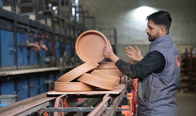Elazığ'da 300 ton toprak çömleğe dönüştürülerek 25 ülkeye ihraç ediliyor