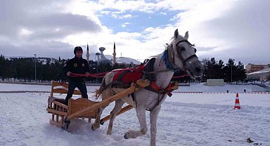 Erzurum'da atlı kızak heyecanı