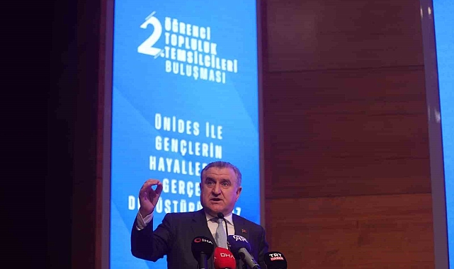 Bakan Bak: "Üniversitede öğrencilerimizin kulüpler vasıtasıyla projeler üretmeleri bizleri çok mutlu ediyor"