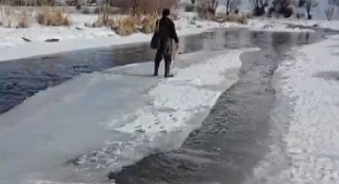 Buzu sal yapıp Çoruh’ta gezintiye çıktı