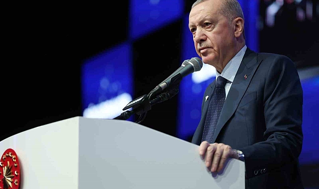 Cumhurbaşkanı Erdoğan: "Ana muhalefet liderleri bedava ev sözü verip buhar olup uçtular"