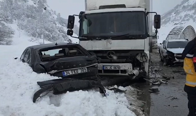 Erzincan'da zincirleme trafik kazası