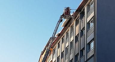 İtfaiye çatılardaki mesaisini sürdürüyor