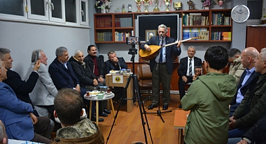 Masatlılar Derneğinde aşık atışması